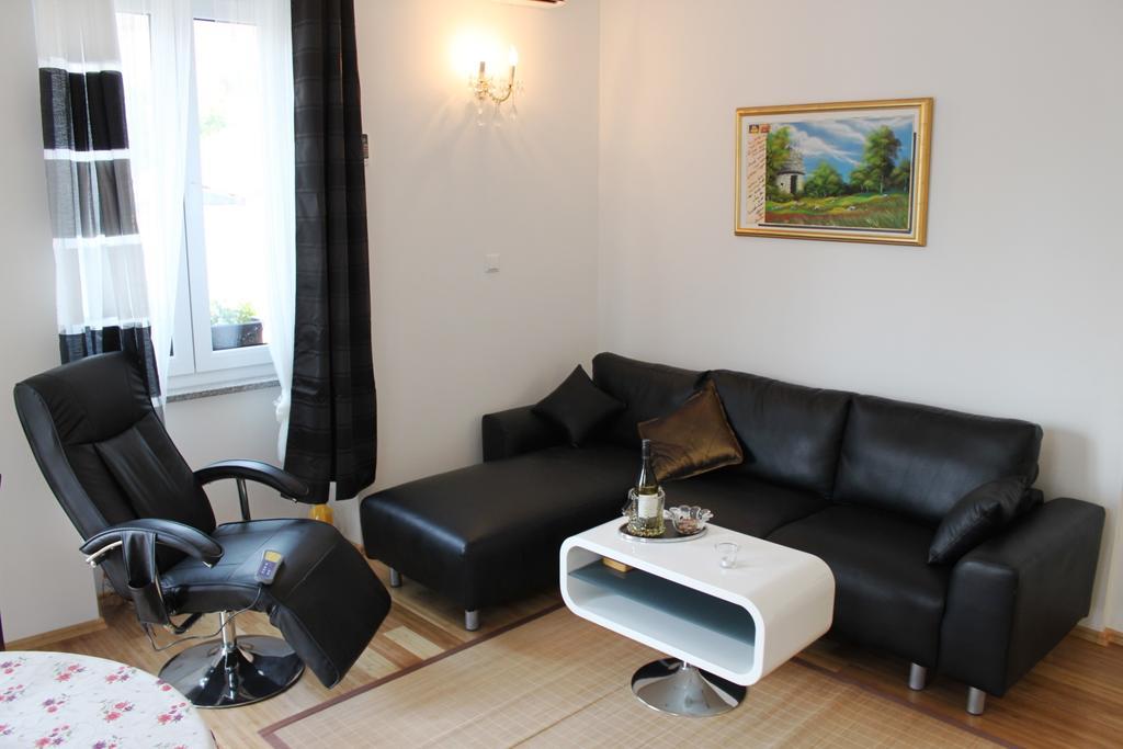Ana Apartment Pula Zimmer foto